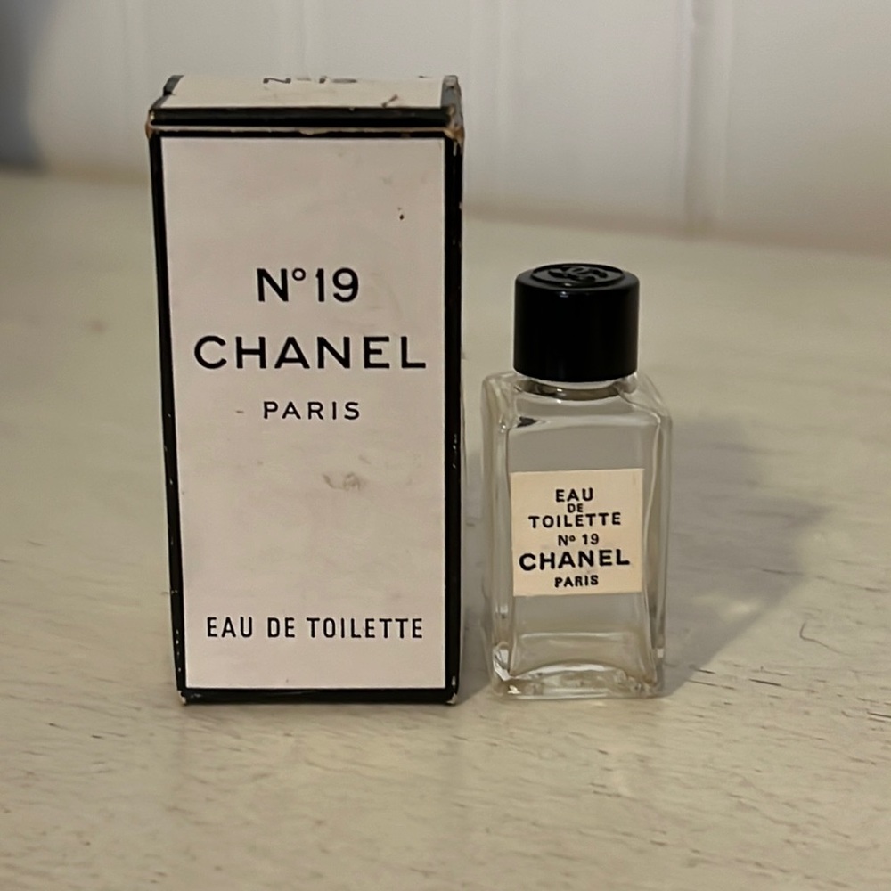 Vintage Chanel Paris no19 Eau de Toilette miniature bottle and box